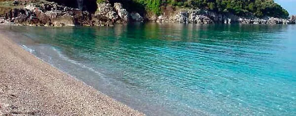 strand karavostasi