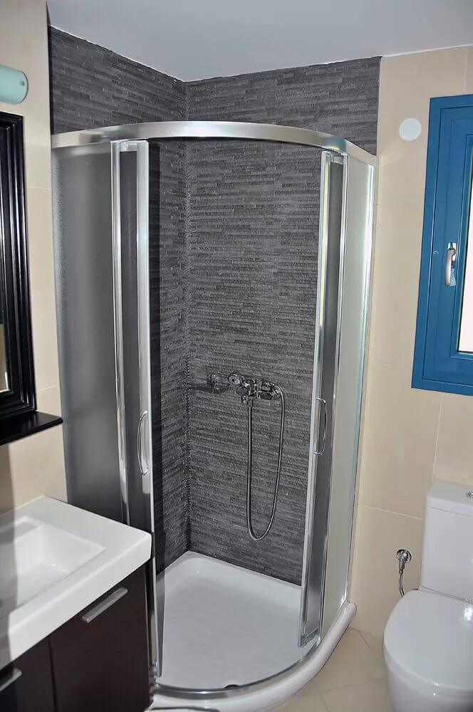 tweepersoonskamer met eigen badkamer